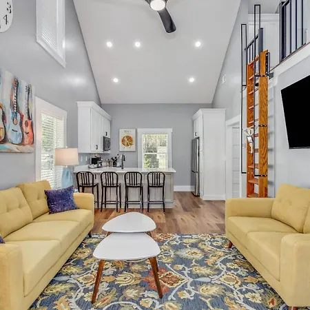 2120 Escambia Ave Villa